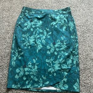 This is a wrap skirt with dual pockets from Rib Skirt
